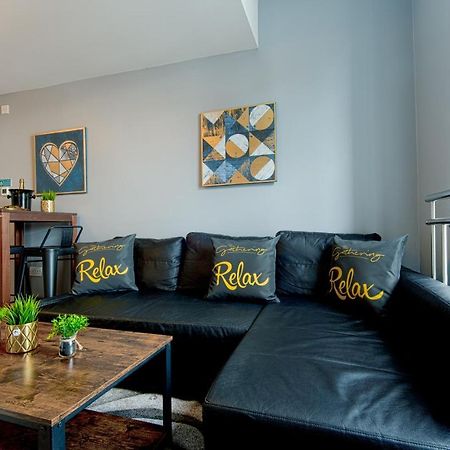 The Penthouse Gathering - Town Centre - Sleeps Up To 16 Wrexham Eksteriør billede
