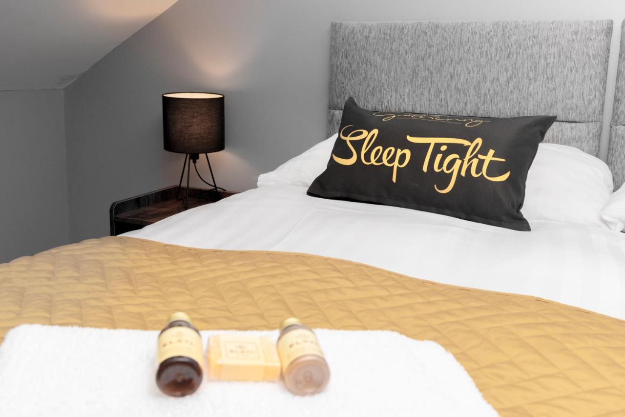 The Penthouse Gathering - Town Centre - Sleeps Up To 16 Wrexham Eksteriør billede