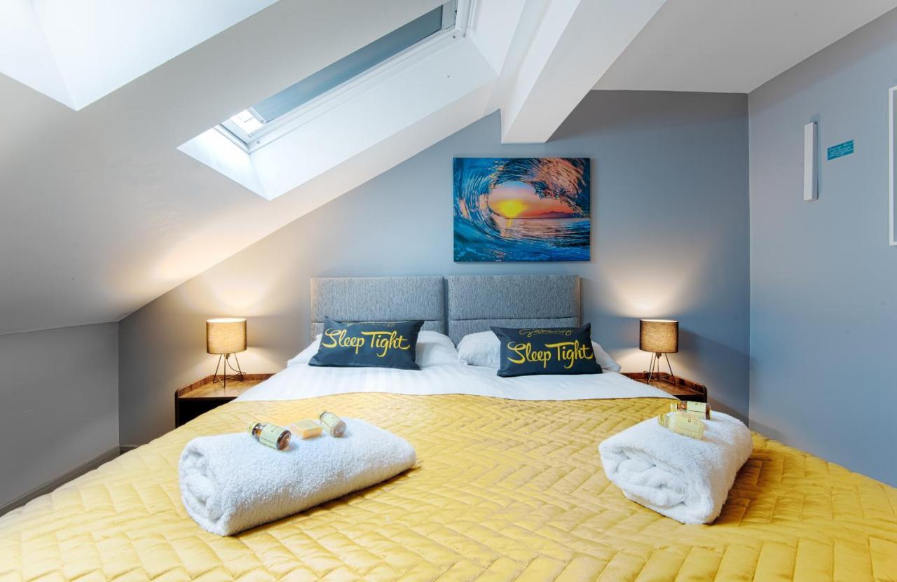 The Penthouse Gathering - Town Centre - Sleeps Up To 16 Wrexham Eksteriør billede