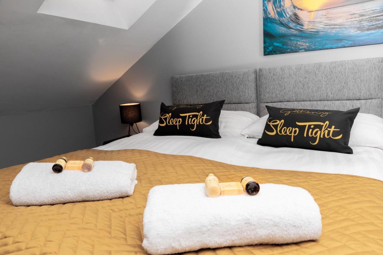 The Penthouse Gathering - Town Centre - Sleeps Up To 16 Wrexham Eksteriør billede