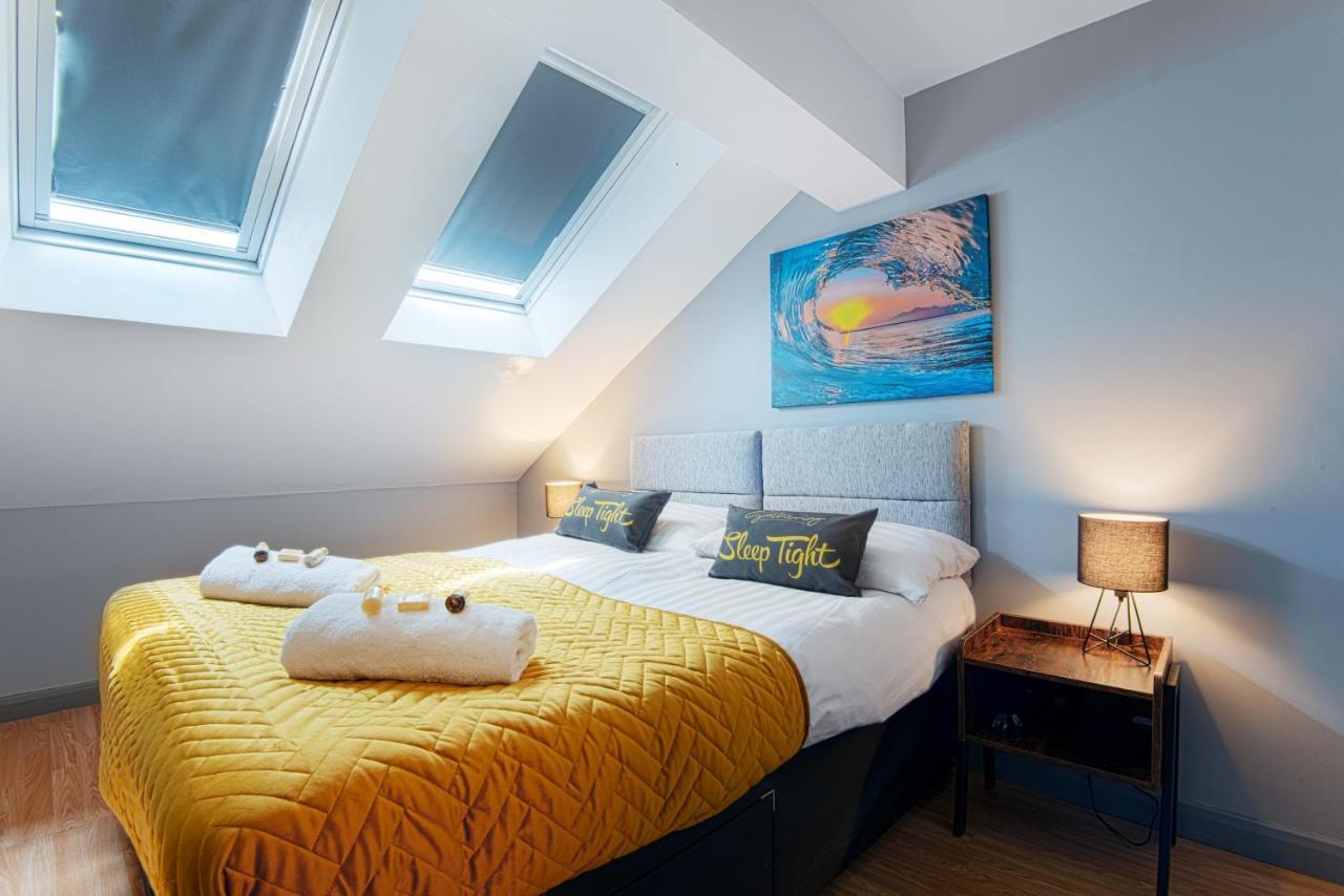 The Penthouse Gathering - Town Centre - Sleeps Up To 16 Wrexham Eksteriør billede