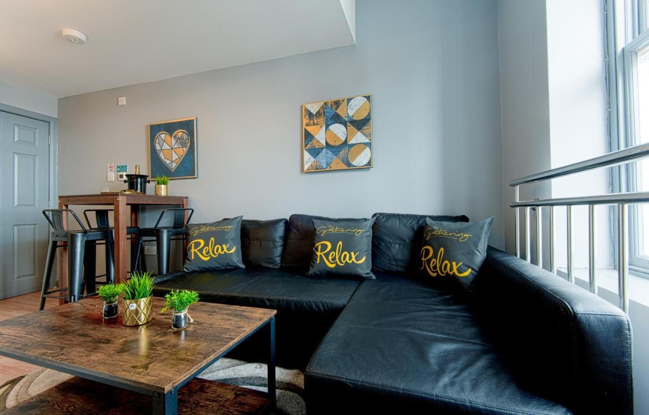 The Penthouse Gathering - Town Centre - Sleeps Up To 16 Wrexham Eksteriør billede