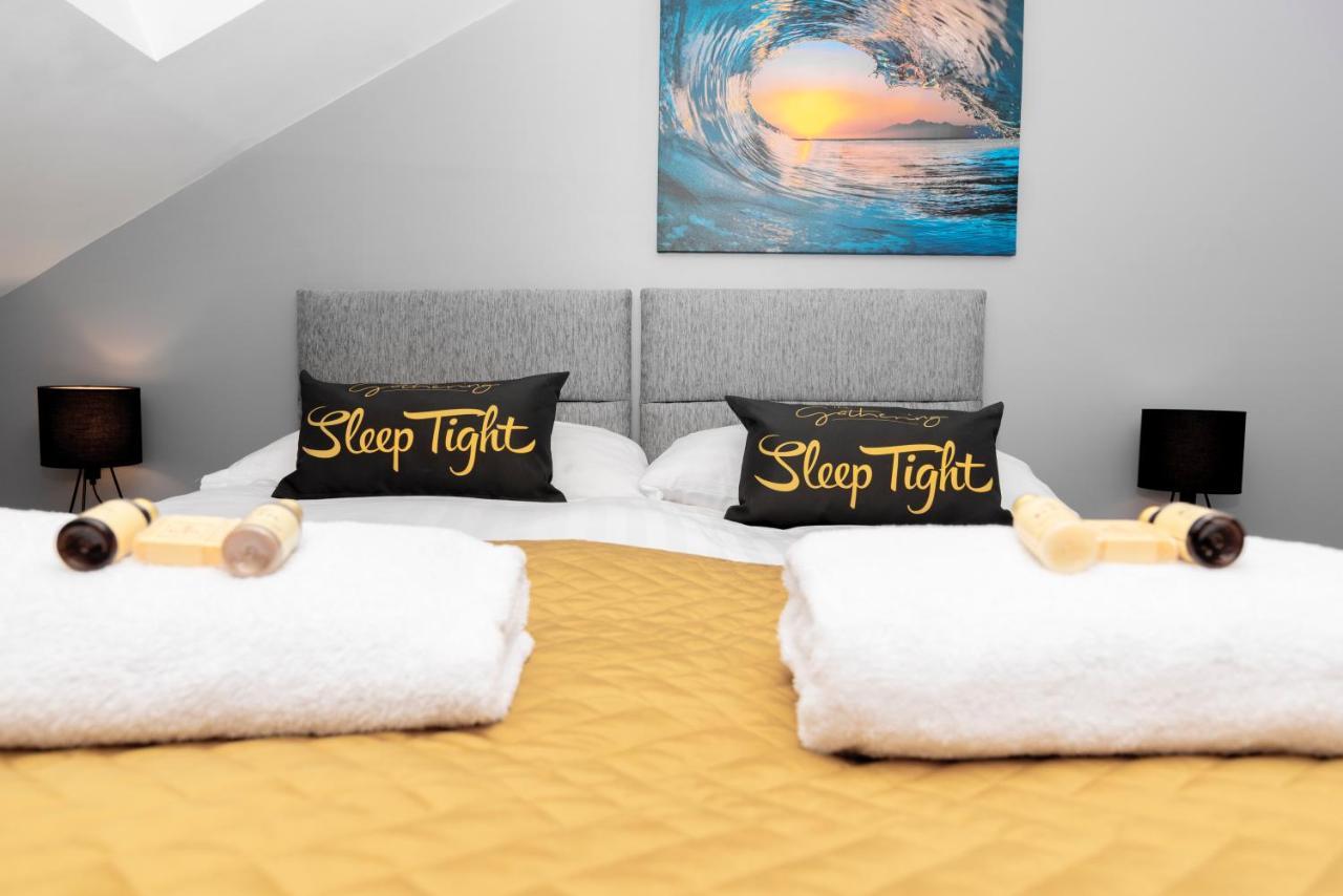 The Penthouse Gathering - Town Centre - Sleeps Up To 16 Wrexham Eksteriør billede