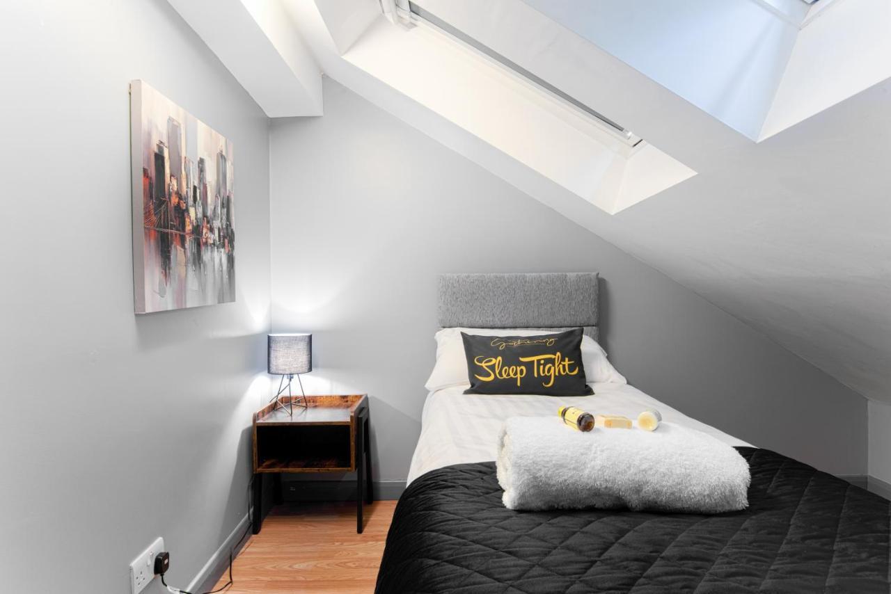 The Penthouse Gathering - Town Centre - Sleeps Up To 16 Wrexham Eksteriør billede