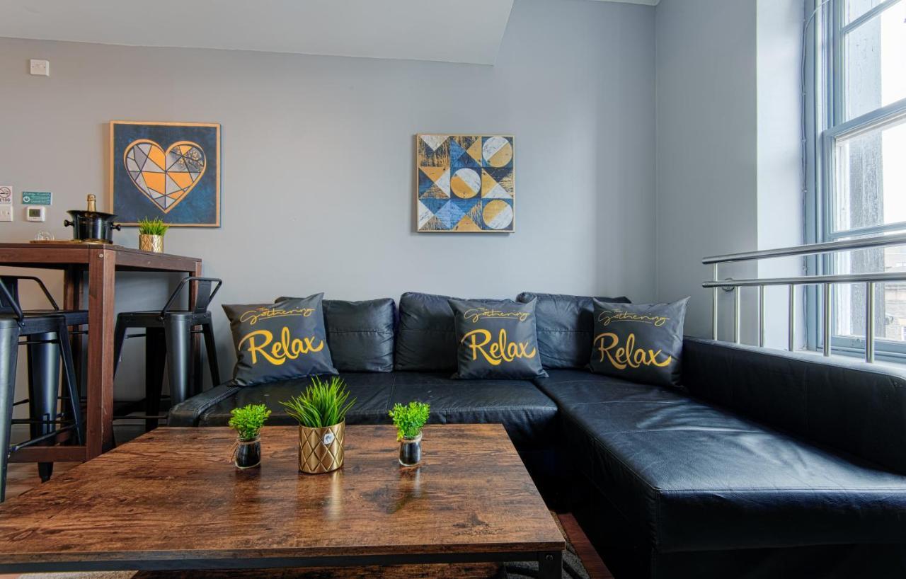 The Penthouse Gathering - Town Centre - Sleeps Up To 16 Wrexham Eksteriør billede