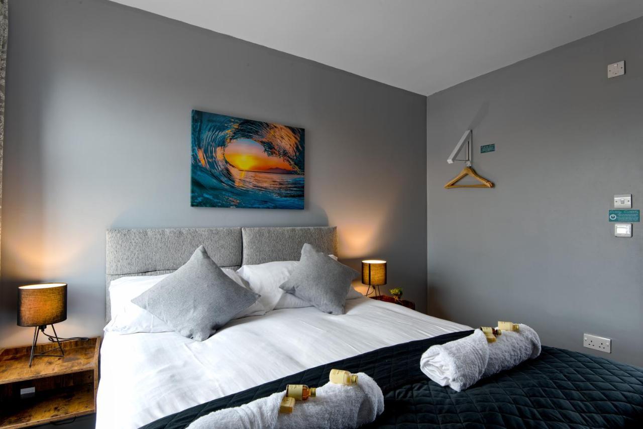 The Penthouse Gathering - Town Centre - Sleeps Up To 16 Wrexham Eksteriør billede