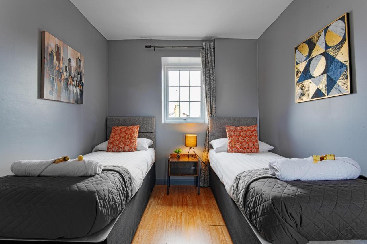 The Penthouse Gathering - Town Centre - Sleeps Up To 16 Wrexham Eksteriør billede