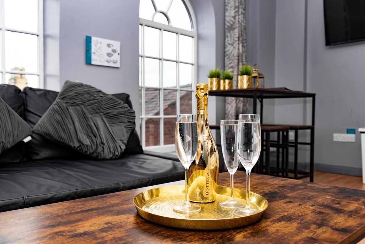 The Penthouse Gathering - Town Centre - Sleeps Up To 16 Wrexham Eksteriør billede