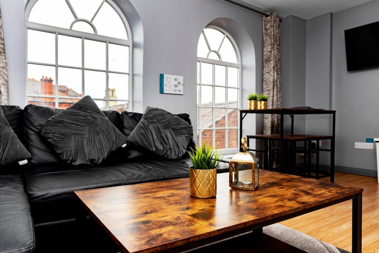 The Penthouse Gathering - Town Centre - Sleeps Up To 16 Wrexham Eksteriør billede