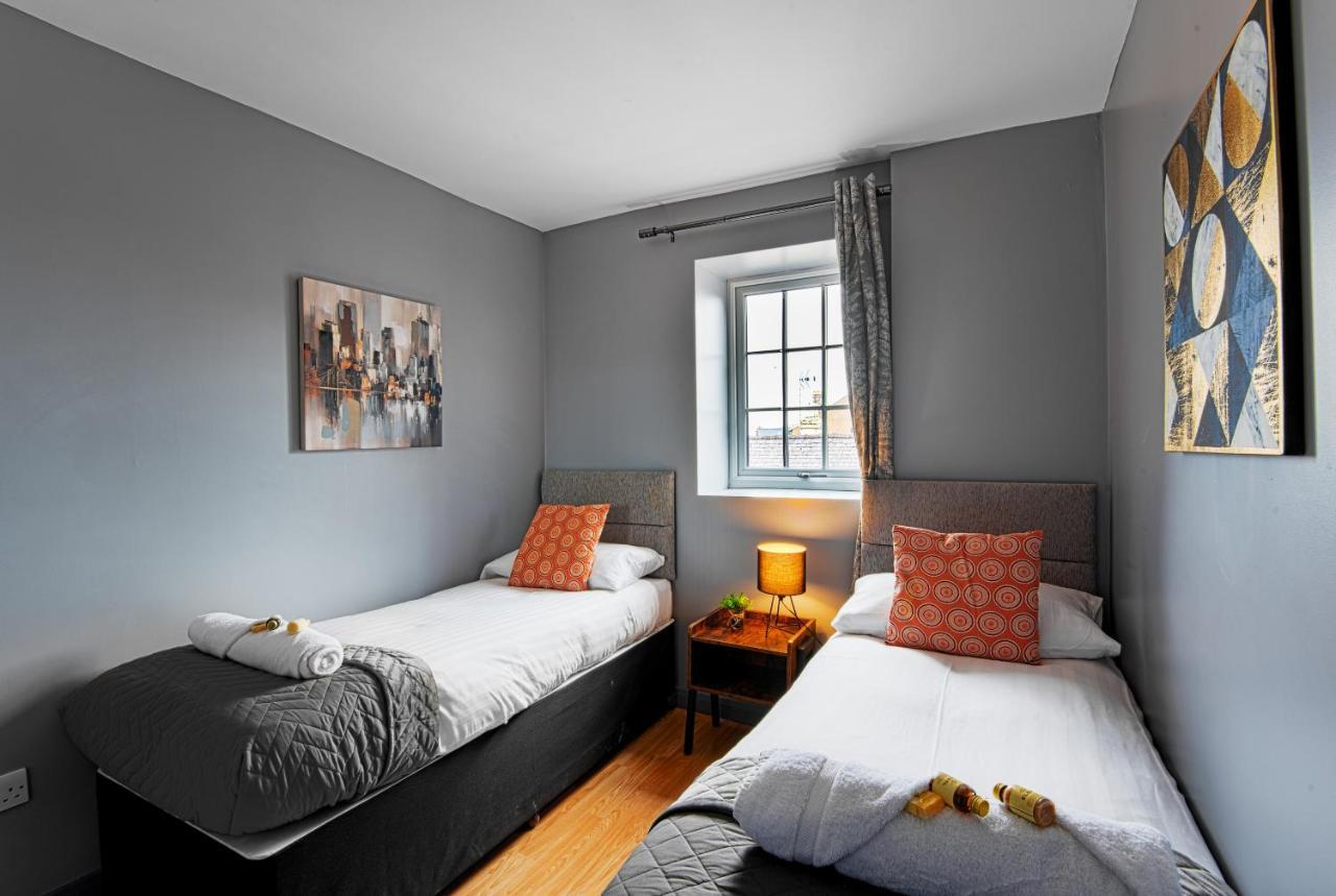 The Penthouse Gathering - Town Centre - Sleeps Up To 16 Wrexham Eksteriør billede