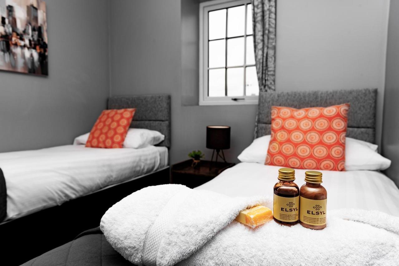 The Penthouse Gathering - Town Centre - Sleeps Up To 16 Wrexham Eksteriør billede