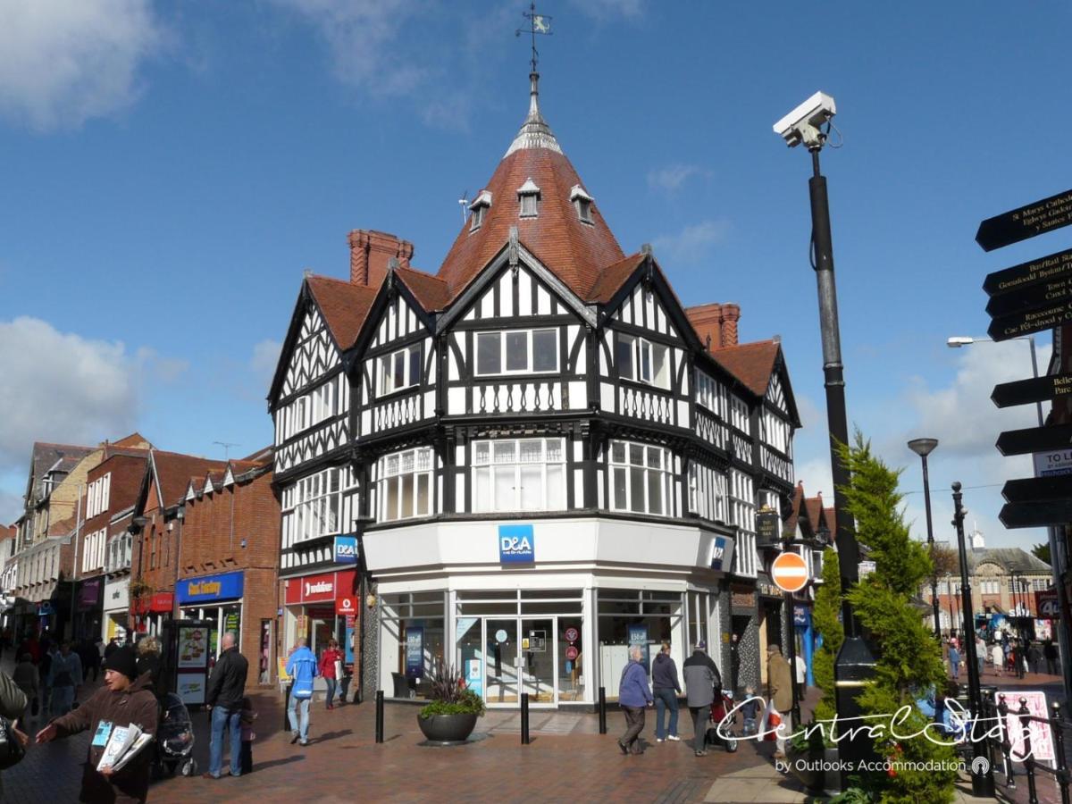 The Penthouse Gathering - Town Centre - Sleeps Up To 16 Wrexham Eksteriør billede